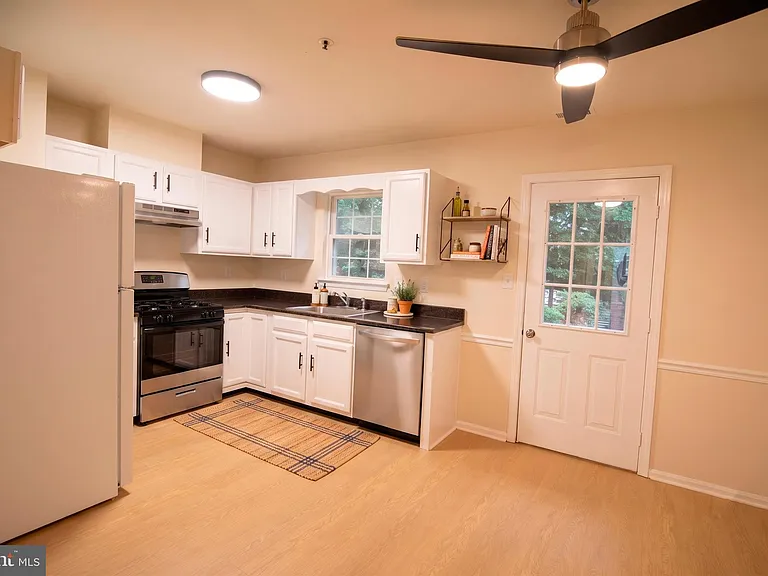 1330 Hampshire Dr #7E — Photo 7