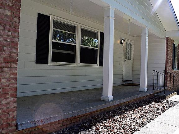 4th image of 2444 Saint Francis St