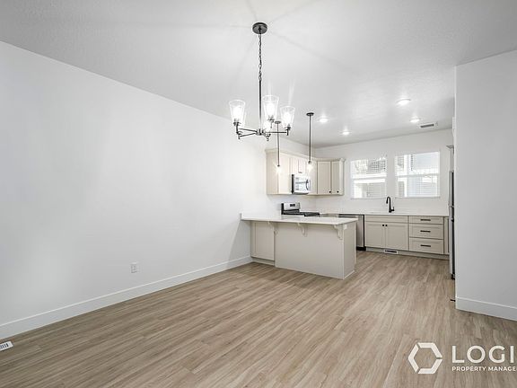 4th image of 1081 N 3930 W #418