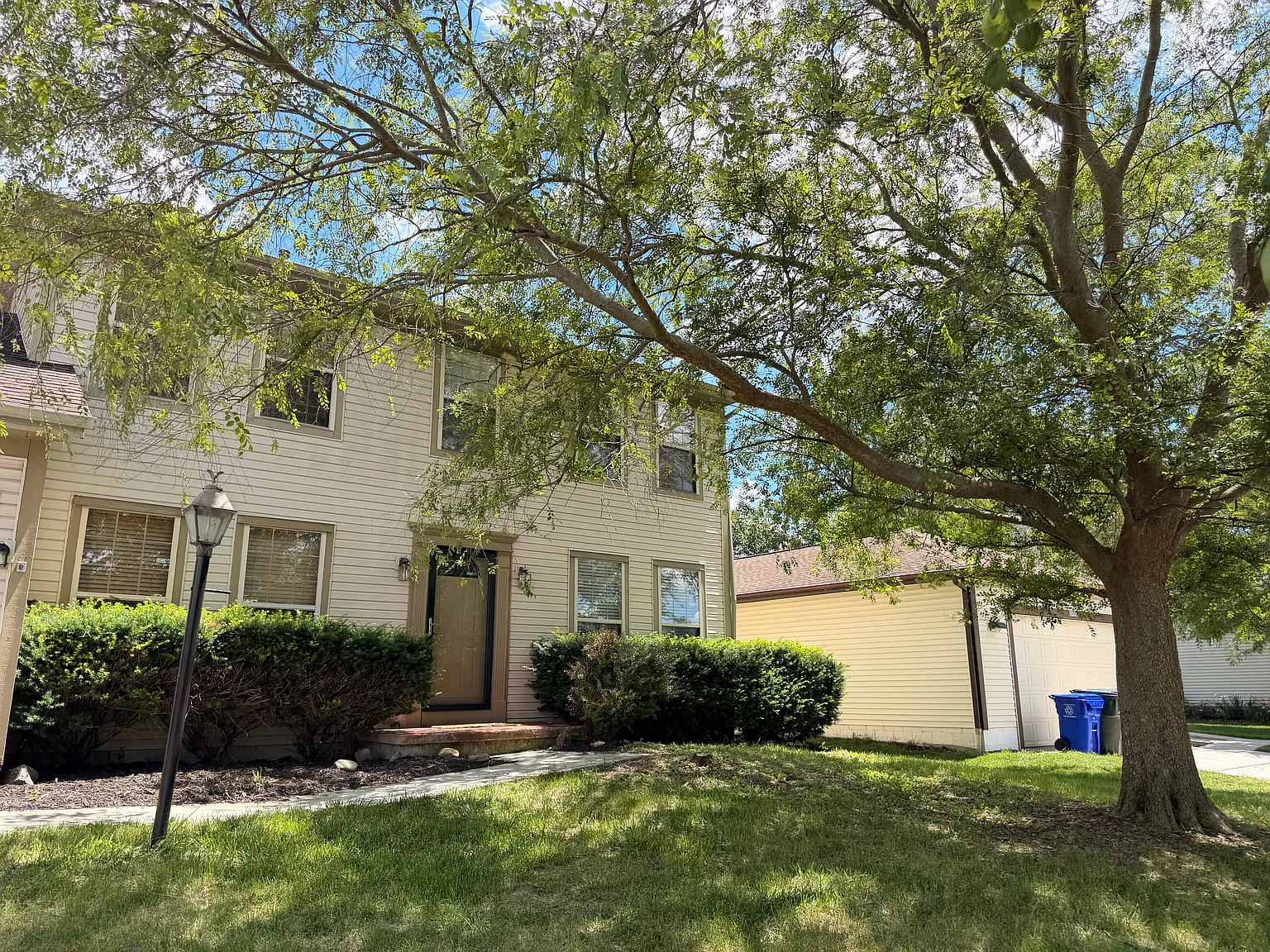 3 bed, 2.5 bath, 2061 sqft, $2,600 — Photo 3