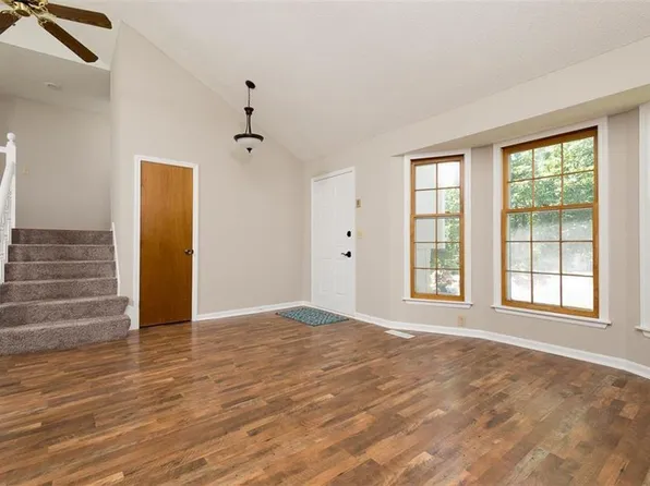 1508 W Forest Dr, Olathe, KS 66061