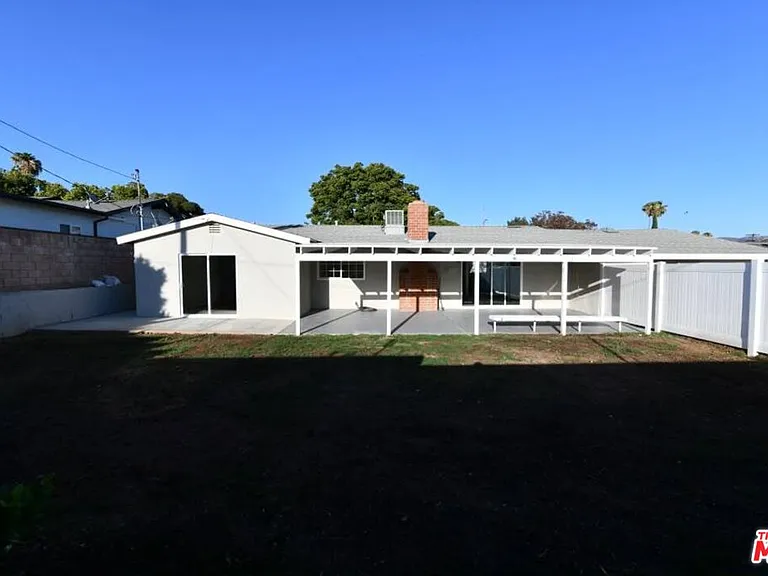 3125 Jacinto Ave — Photo 10