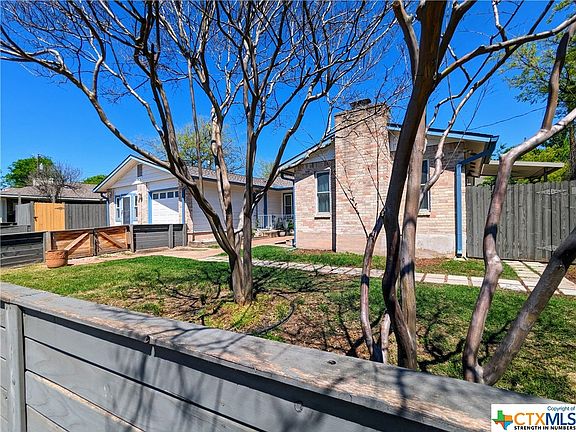 3rd image of 918 Fieldwood Dr #A