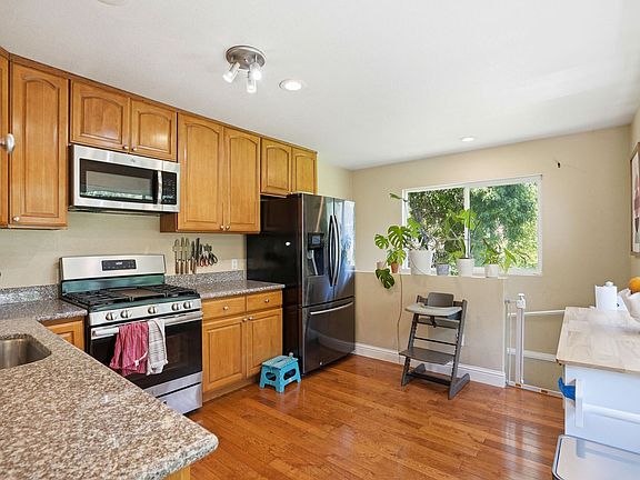 5th image of 3849 Delmont Ave