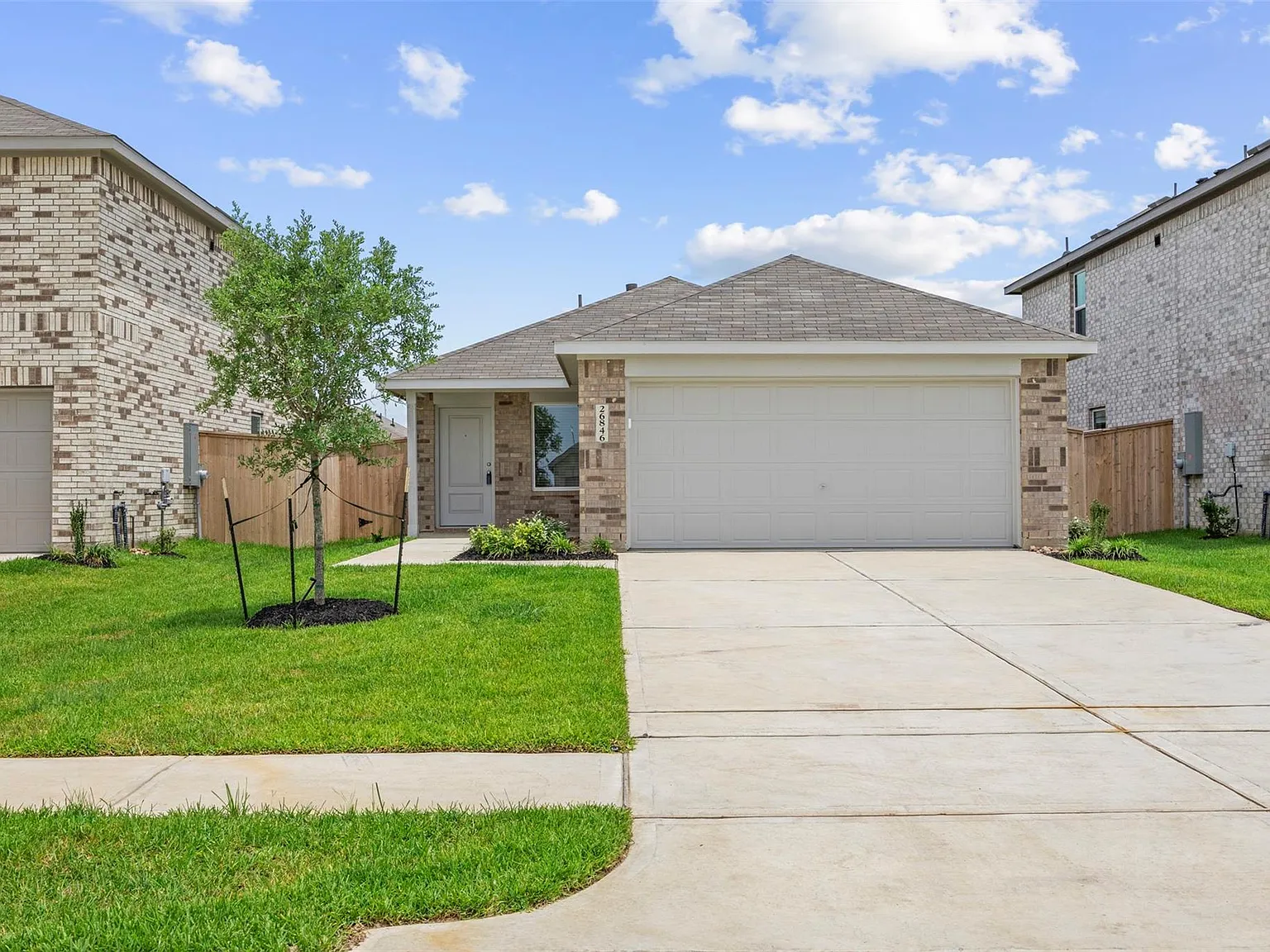 3 bed, 2.0 bath, 1320 sqft, $1,900 — Photo 2