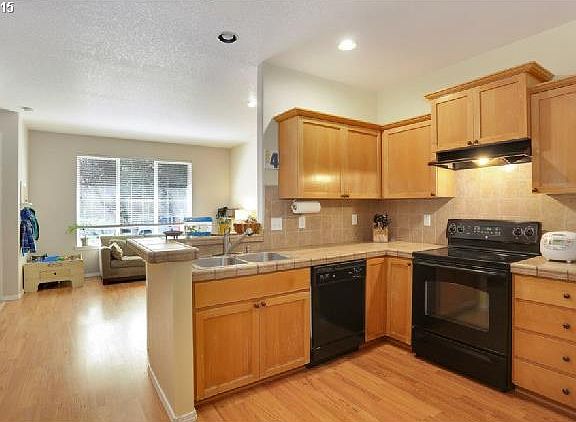 5th image of 1174 SE Alika Ave