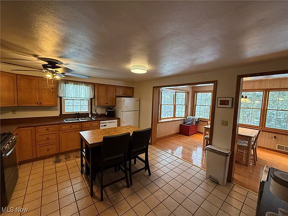 5th image of 108 Cheryl Ave
