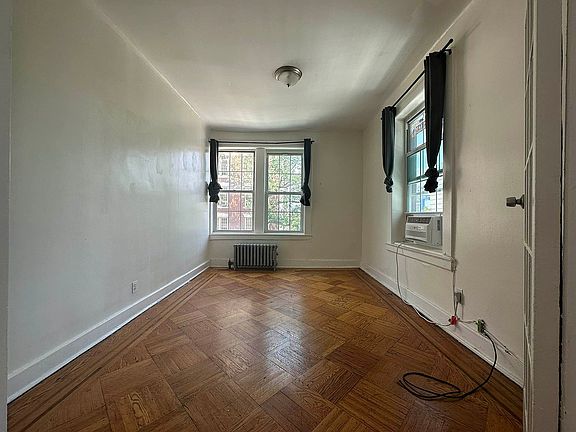 4th image of 21-01 41st St #3