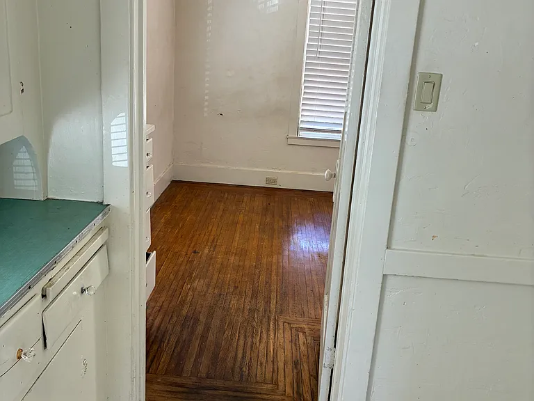 636 E 20th St #C — Photo 25