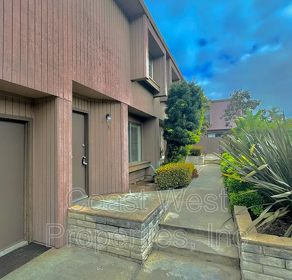 129 Jupiter St E — Photo 1