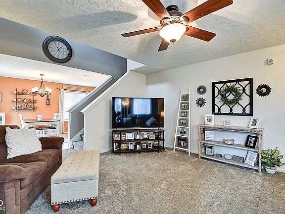 3rd image of 591 Scotch Pine Dr