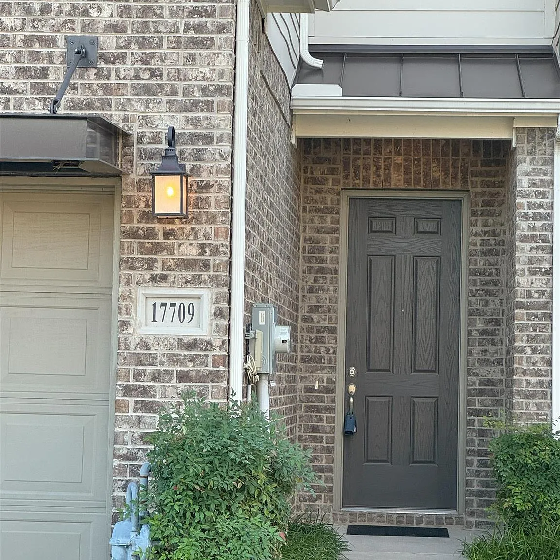 3 bed, 2.5 bath, 1921 sqft, $3,000 — Photo 1