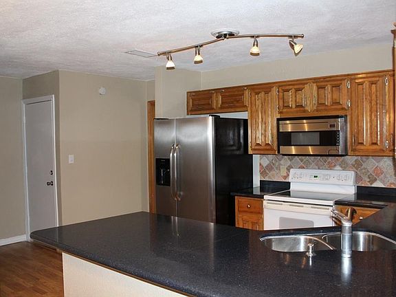 3rd image of 2009 Stradivarius Ln