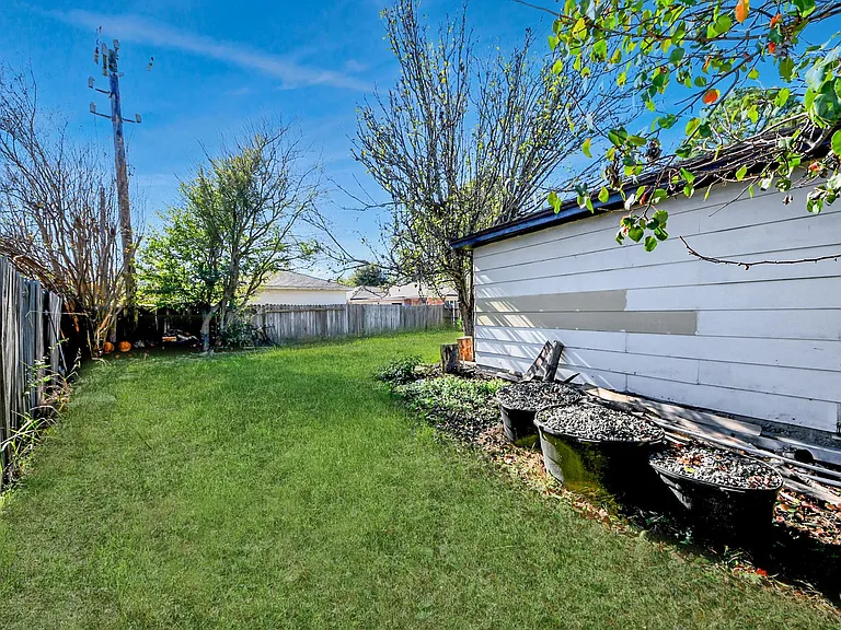 8011 La Roche Ln — Photo 40
