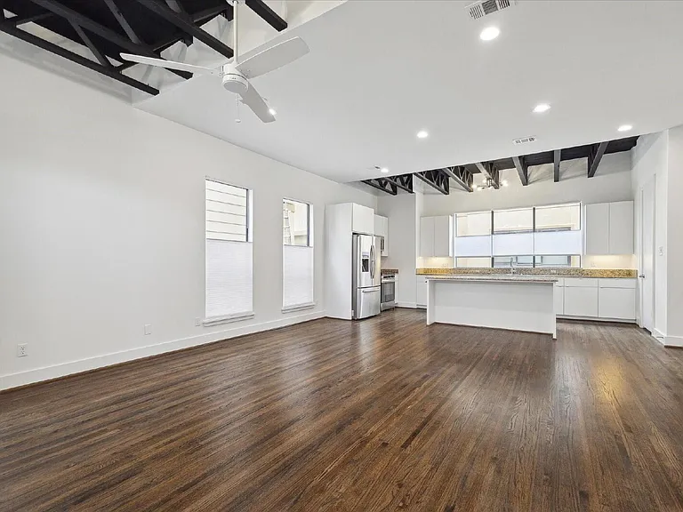 1105 W 21st St #B — Photo 6