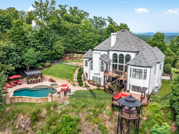 9605 Mountain Lake Dr, Ooltewah, TN 37363