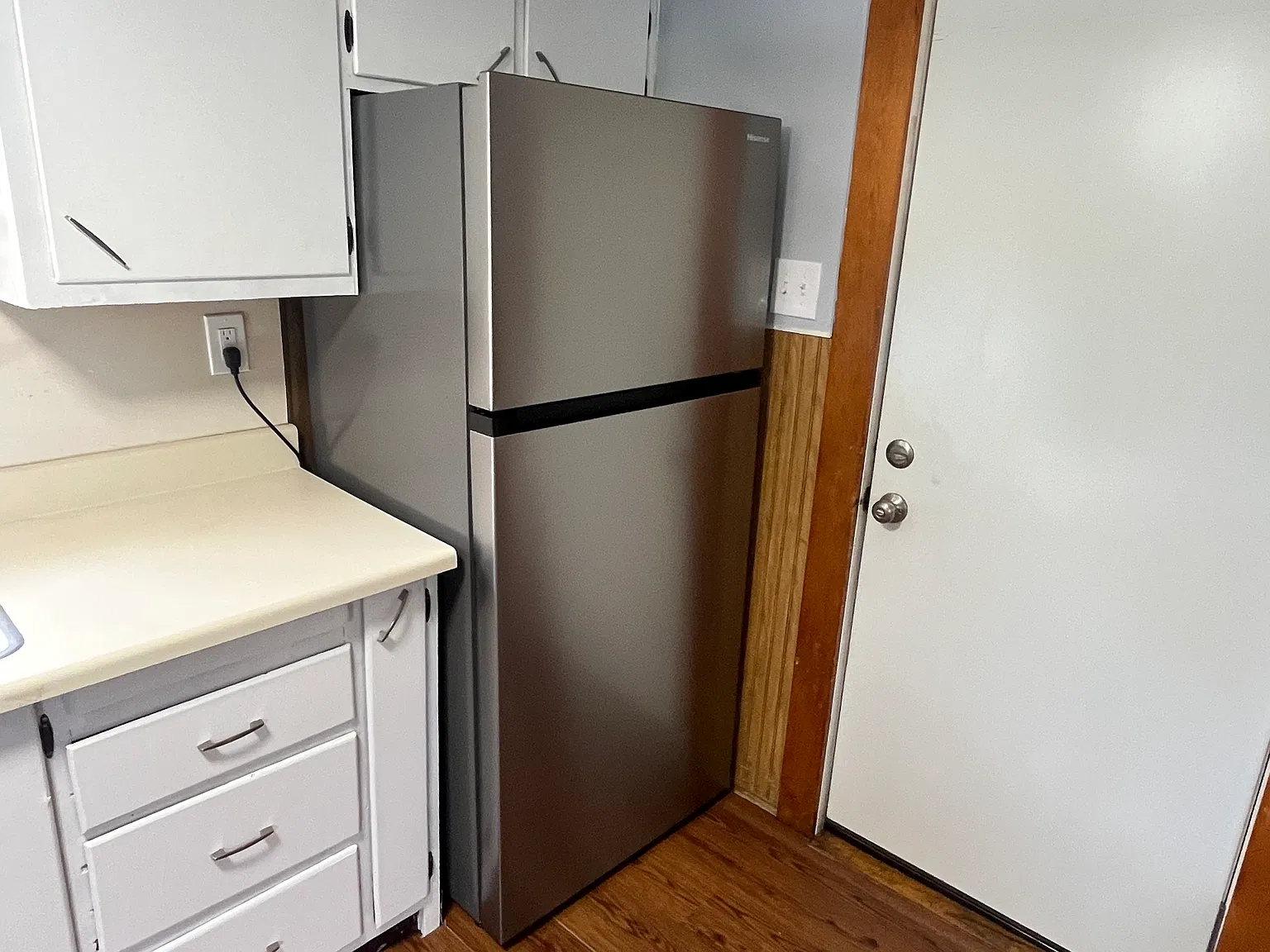 2 bed, 10 sqft, $1,150 — Photo 2