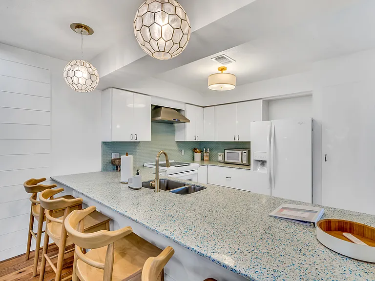 6250 Holmes Blvd #72 — Photo 11