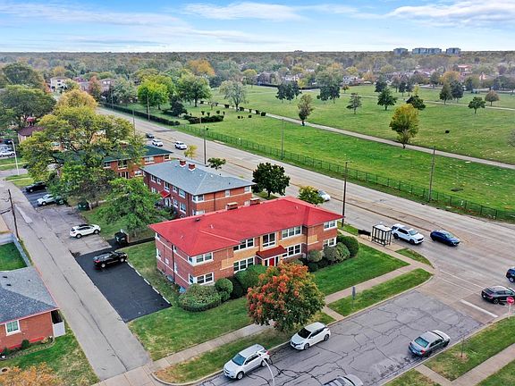 4th image of 10351 Dickens St APT 1W