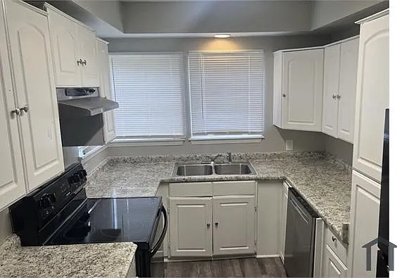 4918 Woodmont Dr — Photo 2