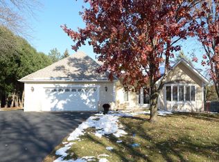 645 Lake Pine Dr, Shoreview, MN 55126