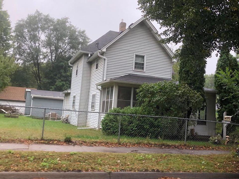 1st image of 816 27th Ave NE
