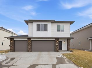 218 5th St E, Horace, ND 58047