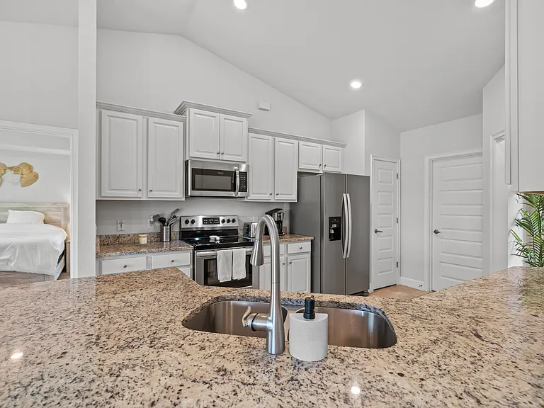 249 Rotonda Blvd W — Photo 27