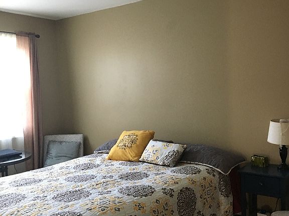 5th image of 2345 Goldenrod Ct
