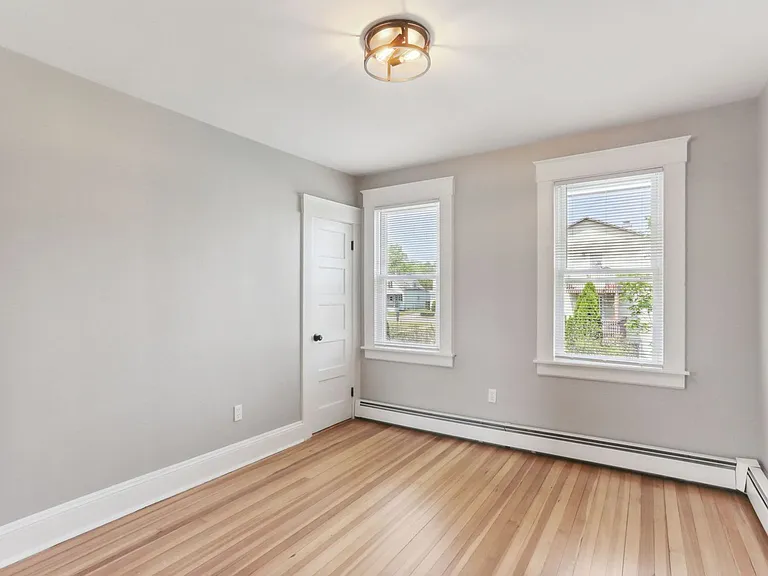 139 Albany Ave — Photo 8