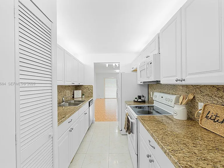 1351 SW 125th Ave #108S — Photo 2