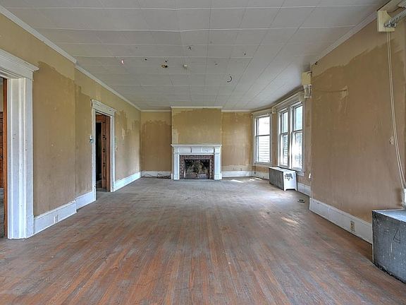 5th image of 401 Watauga Ave E