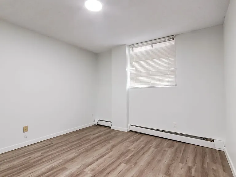 115 25th Ave SW #403 — Photo 17