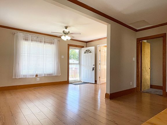 3rd image of 152 N La Salle Ave