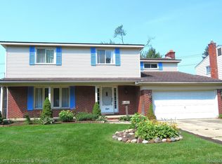 14105 Hubbard St, Livonia, MI 48154