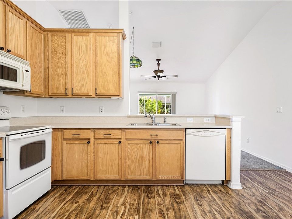 1st image of 840 Greenleaf Cir