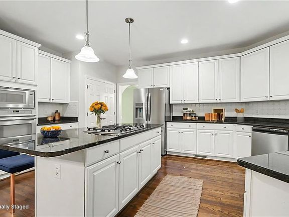 4th image of 3914 Noblin Creek Dr
