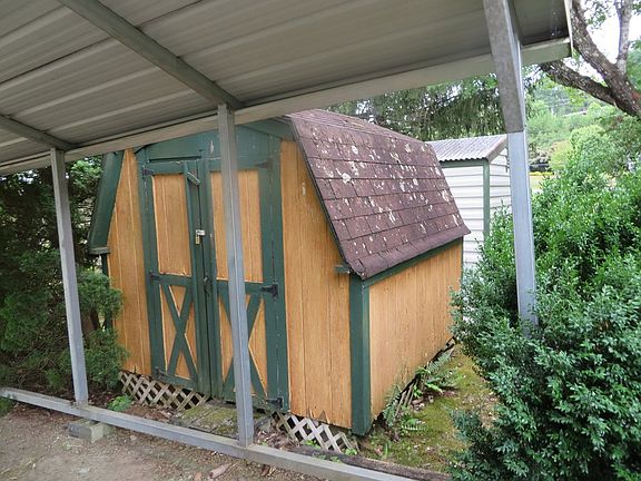 5th image of 15 Maples Park Dr