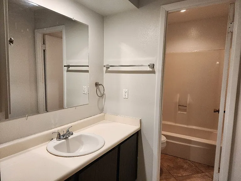 4108 N 105th Dr — Photo 3
