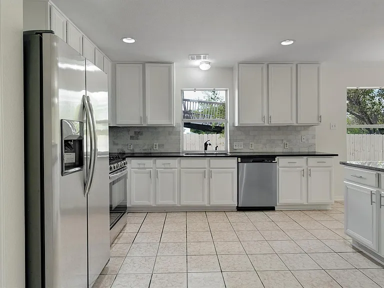 11209 Avering Ln — Photo 8