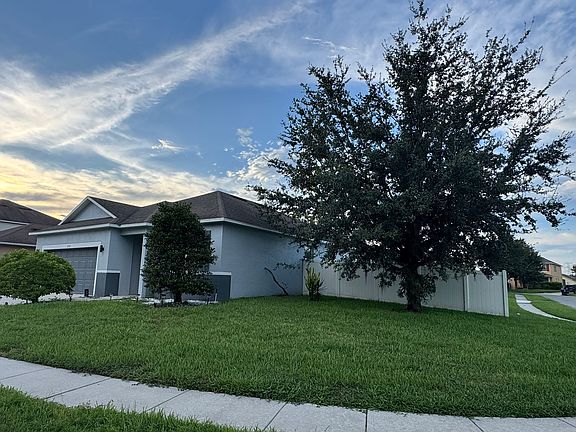 3rd image of 2252 Plantation Oak Dr