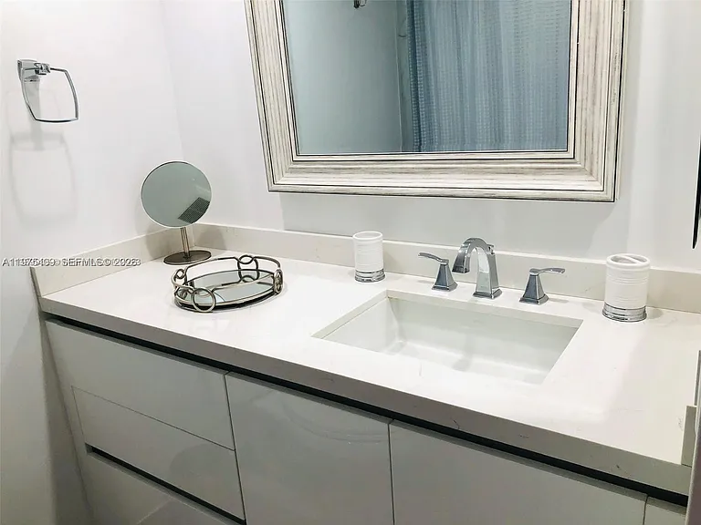 881 Ocean Dr — Photo 45