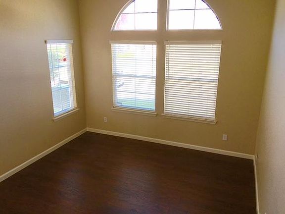 3rd image of 4721 Savoie Way