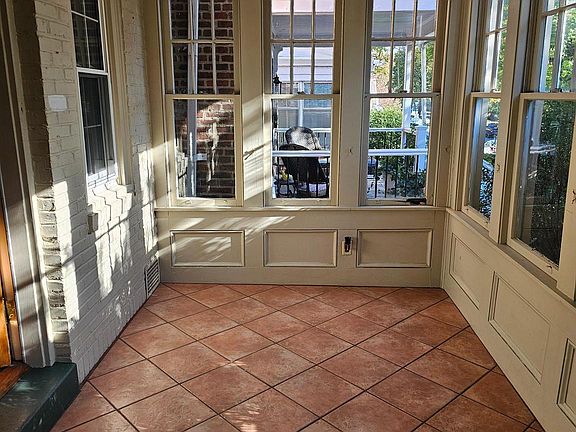 3rd image of 2129 Linden St