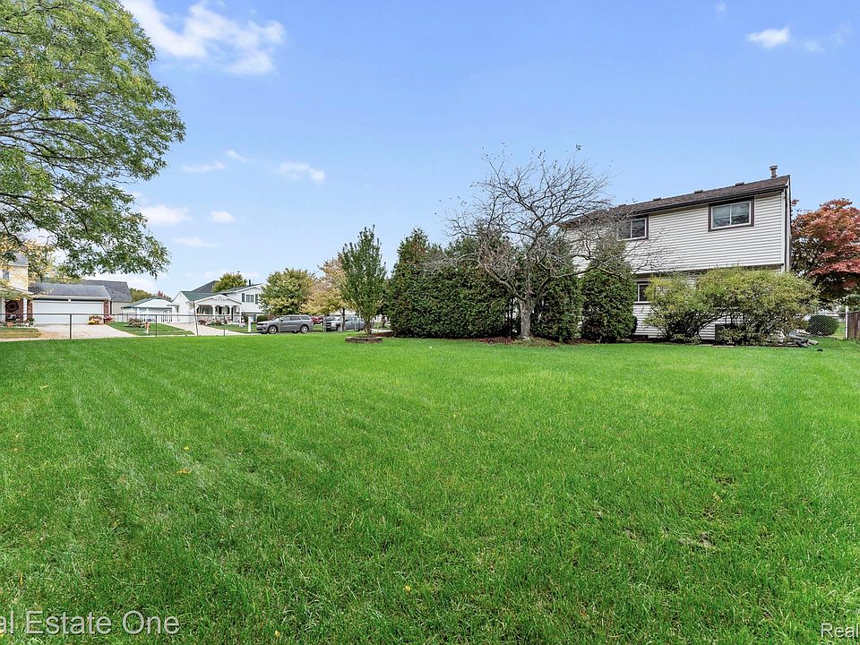23359 Port St, photo 25