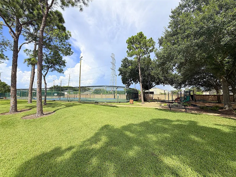 13103 Waldemere Dr — Photo 31
