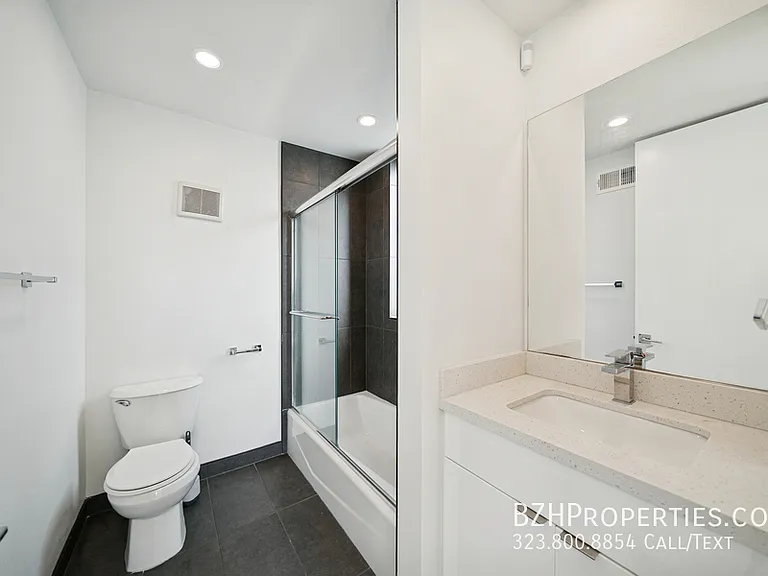 4523 1/2 Saint Elmo Dr — Photo 14