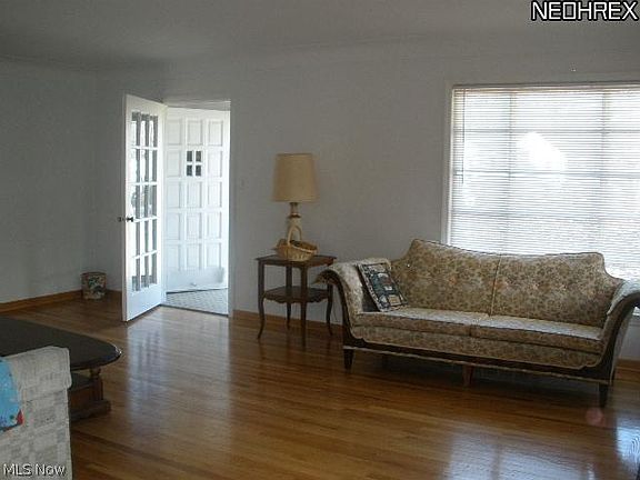 5th image of 24270 SE Glenbrook Blvd N