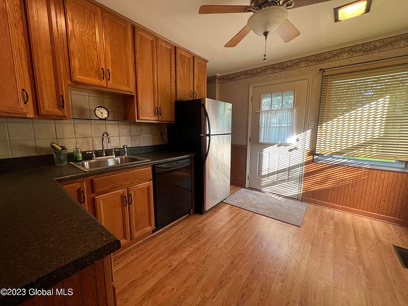 5th image of 115 Evelyn Avenue