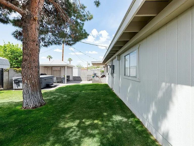 2237 E Hillery Dr — Photo 18